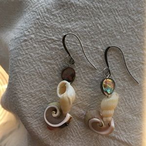 Seashell dangle earrings